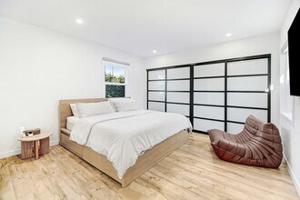 7425 W 88th Pl in Los Angeles, CA - Building Photo - Building Photo