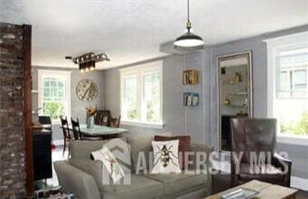 272 Lake Ave in Metuchen, NJ - Building Photo - Building Photo