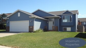 5513 W Oakcrest Dr in Sioux Falls, SD - Building Photo