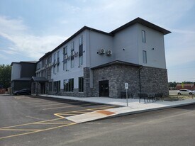 979 Russell Rd N in Russell, ON - Building Photo
