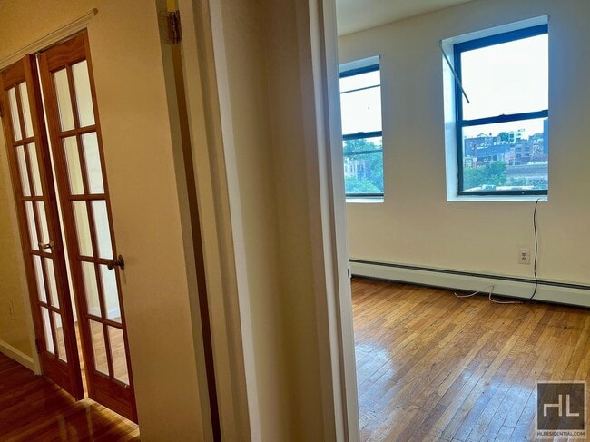 4BR 1BA Historic Mixed Use Loft w/ Massive