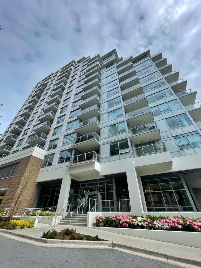 1303-15165 Thrift Av in White Rock, BC - Building Photo - Building Photo