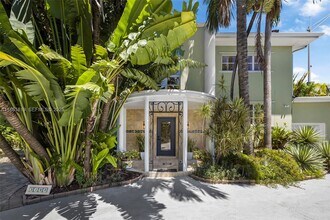 3180 N Bay Rd in Miami, FL - Building Photo - Building Photo