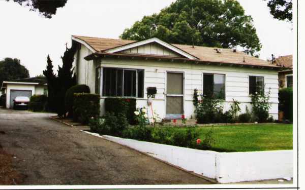 1221 S Benito Ave in Alhambra, CA - Building Photo