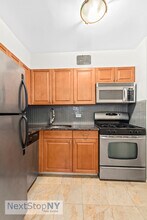 301 E 69th St-Unit -14-E in New York, NY - Building Photo - Building Photo