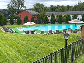 Will-O-Hill Apartments in Wyomissing, PA - Building Photo - Building Photo