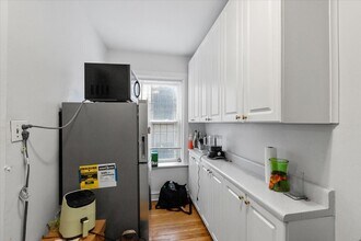 658 W Oakdale Ave, Unit 1C in Chicago, IL - Building Photo - Building Photo