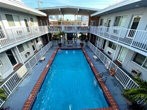 305 69th St in Miami Beach, FL - Building Photo - Building Photo