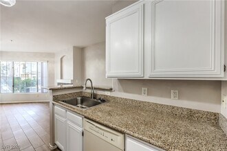 7163 S Durango Dr in Las Vegas, NV - Building Photo - Building Photo