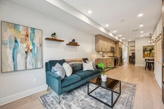 1519 K St SE, Unit 201 in Washington, DC - Foto de edificio - Building Photo