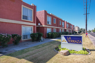 La Terraza in Phoenix, AZ - Building Photo - Building Photo