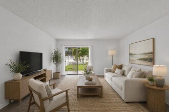 495 SE 8th St in Deerfield Beach, FL - Building Photo - Building Photo