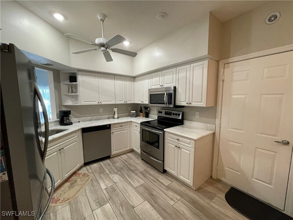 1130 Partridge Cir in Naples, FL - Building Photo