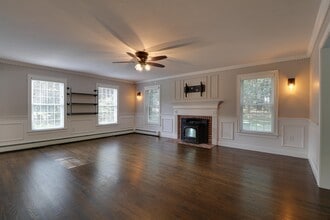 28 Eagle Ct in Greenland, NH - Foto de edificio - Building Photo