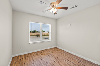 The Trail Lakes in Fort Worth, TX - Building Photo - Interior Photo