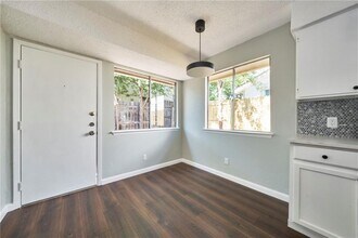 902 Fieldwood Dr in Austin, TX - Building Photo - Building Photo