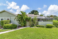 5696 Northpointe Ln in Boynton Beach, FL - Foto de edificio - Building Photo