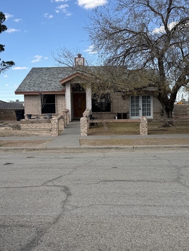 property at 15327 Woodhill Ct