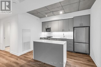 115-115 Larchmount Ave in Toronto, ON - Building Photo - Building Photo