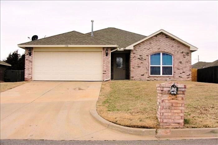 1216 Fourth St in Noble, OK - Building Photo
