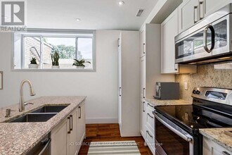 19 Ivy Lea Crescent in Toronto, ON - Building Photo - Building Photo