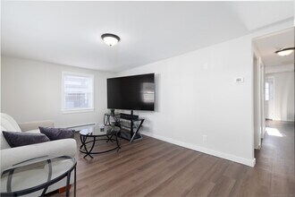 28 Aircraft Rd in Southington, CT - Building Photo - Building Photo