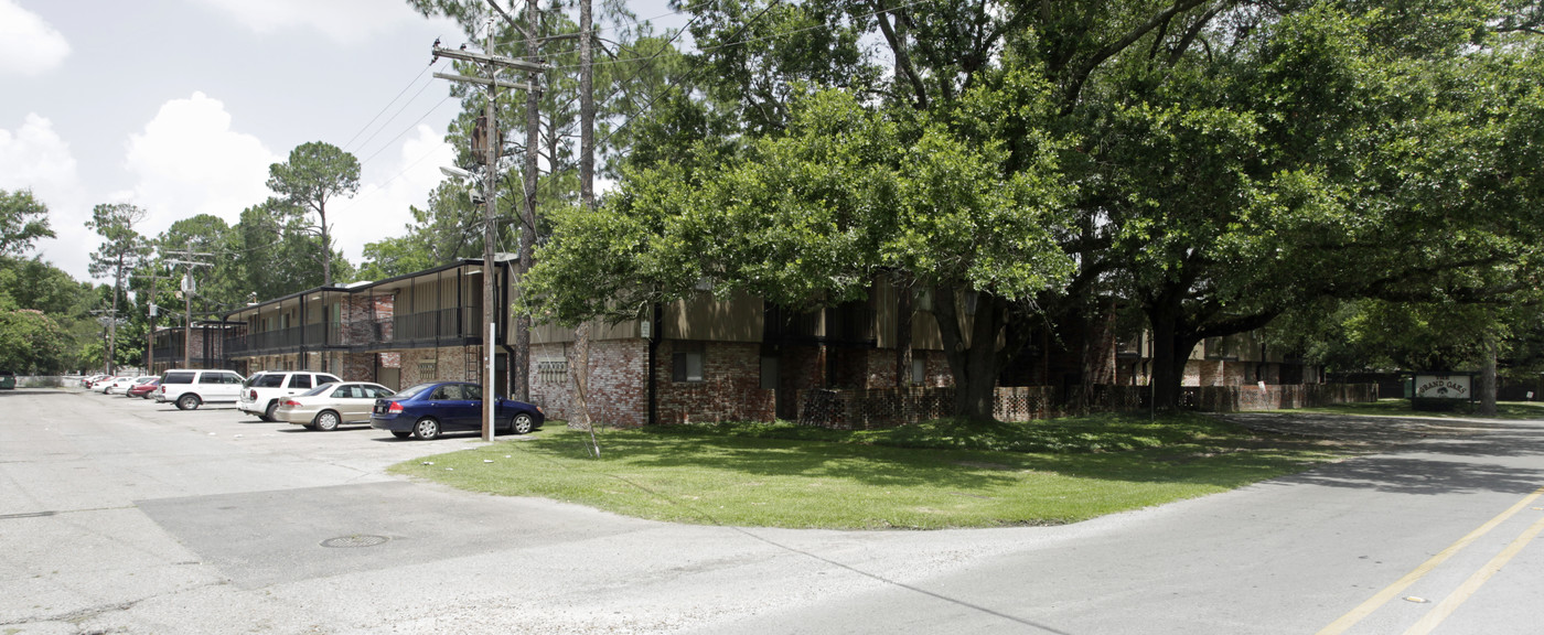 Grand Oaks in Baton Rouge, LA - Foto de edificio