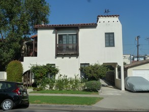 626 N Windsor Blvd in Los Angeles, CA - Foto de edificio - Building Photo