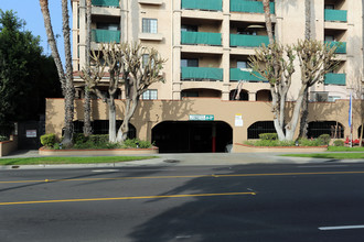 BROADWAY PLAZA in Santa Ana, CA - Building Photo - Building Photo