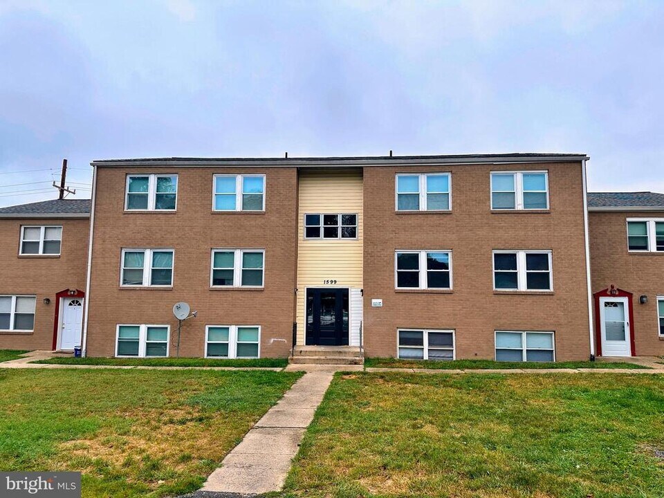 1599 N East St in Frederick, MD - Building Photo