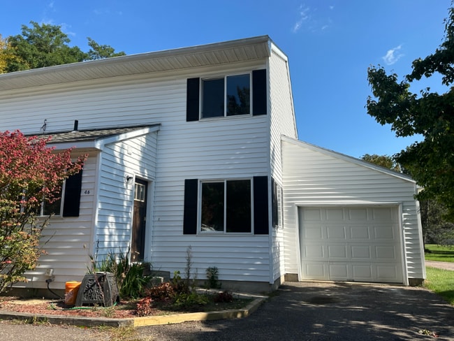 46 Foxwood Cir in Williston, VT - Building Photo - Building Photo
