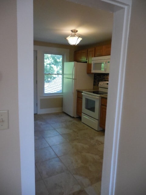 11 W Green St, Unit 2 in Easthampton, MA - Foto de edificio - Building Photo