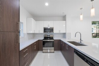 324 SW 14th Ct in Fort Lauderdale, FL - Building Photo - Building Photo