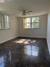 8323 Lake Dr in Doral, FL - Building Photo - Building Photo