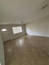 1061 NE 34th St in Oakland Park, FL - Building Photo - Building Photo