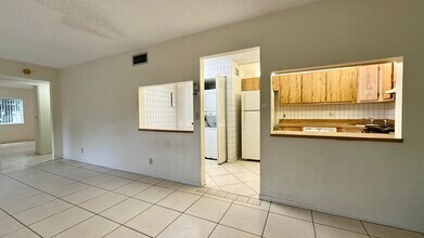 4857 Sable Pine Cir in West Palm Beach, FL - Building Photo - Building Photo
