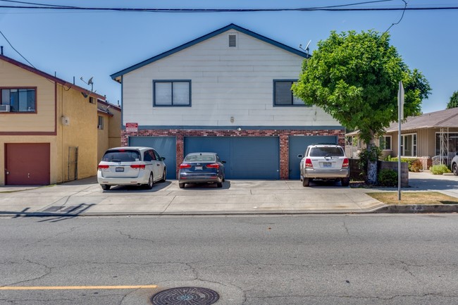 805 N Pasadena Ave in Azusa, CA - Building Photo - Primary Photo