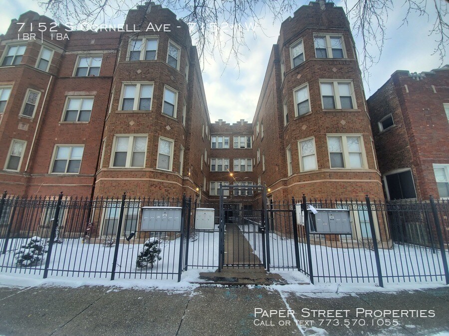 7152 S Cornell Ave-Unit -7152-1W in Chicago, IL - Building Photo
