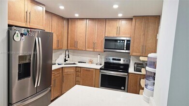 1985 S Ocean Dr, Unit 10H in Hallandale Beach, FL - Foto de edificio - Building Photo