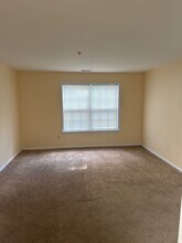414 Waterford Dr in Edison, NJ - Building Photo - Building Photo