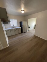 221 Lake Shore Ter, Unit 1 Apartamentos