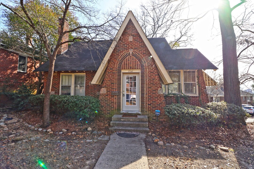 1704 Pinewood Dr in Columbia, SC - Foto de edificio