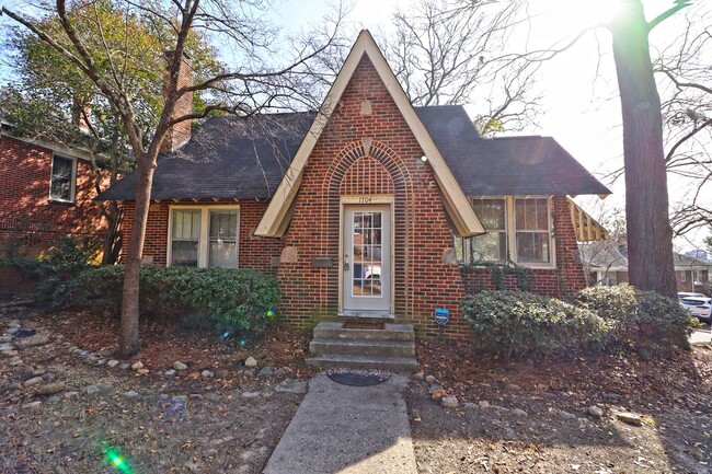 property at 1704 Pinewood Dr