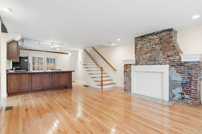 35 Water St in Concord, MA - Foto de edificio - Building Photo