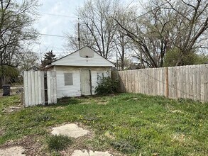 LARGE 4BR ONE LEVEL HOME WITH A GREAT FLOORPLAN.  TONS OF SPACE! in Indianapolis, IN - Building Photo - Building Photo