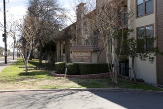 Tealwood Apartment Homes in Dallas, TX - Foto de edificio - Building Photo