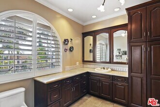 349 S La Peer Dr in Beverly Hills, CA - Building Photo - Building Photo
