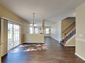 7036 Spanglers Spring Way in Raleigh, NC - Foto de edificio - Building Photo