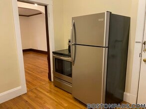 16 Lakeville Rd in Boston, MA - Foto de edificio - Building Photo