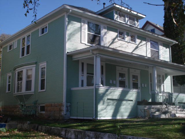 105 Hanover St, Unit 105    upstairs in Mankato, MN - Building Photo